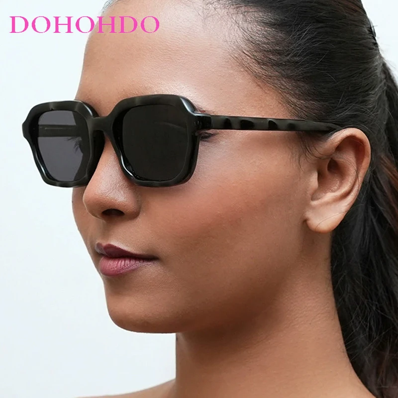 Vintage Square Unique Wave Shape Sunglasses Women Men Fashion Small Frame Design Outdoor Travel Beach Party Sun Glasses UV400
Vintage Square Unique Wave Shape Sunglasses Women Men Fashion Small Frame Design Outdoor Travel Beach Party Sun Glasses UV400