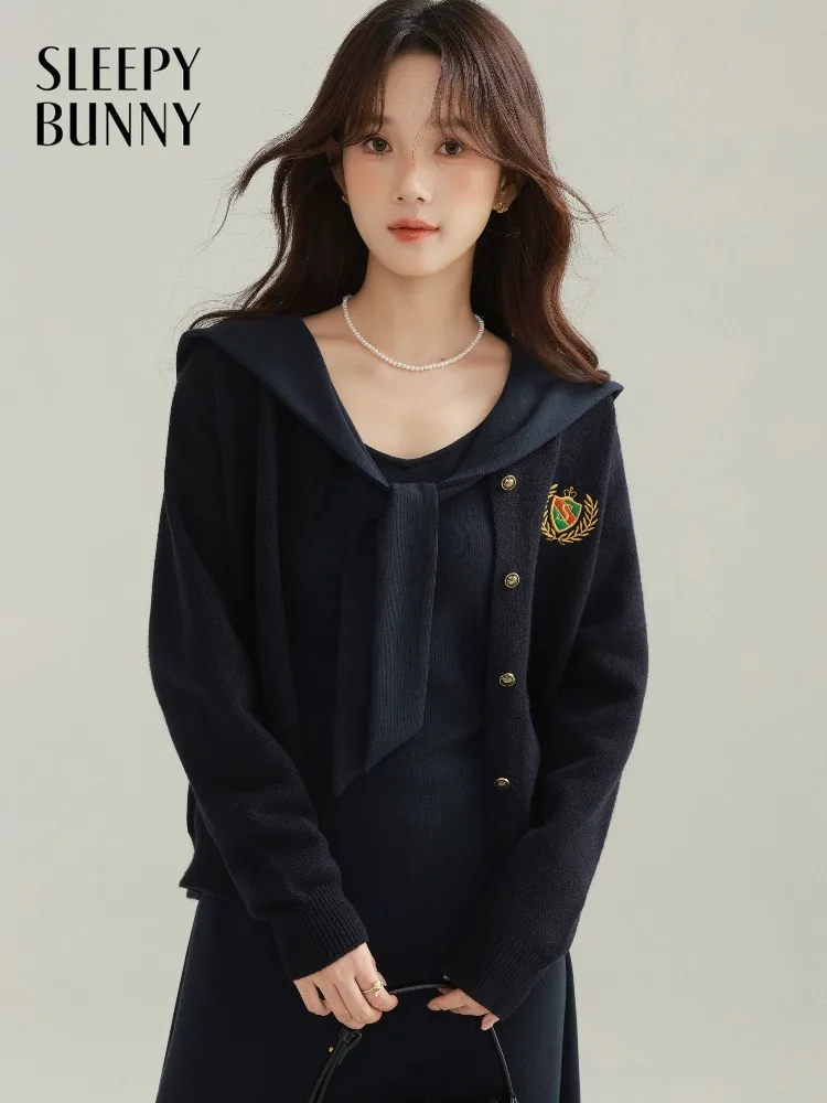 Women Preppy Cardigan Sweater Classic Knit Top Crest Detail Elegant Lady Spring Long Sleeve Button Up Casual Layering Outfit
Women Preppy Cardigan Sweater Classic Knit Top Crest Detail Elegant Lady Spring Long Sleeve Button Up Casual Layering Outfit