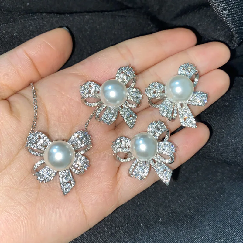 MDLFES Moissan Diamond Style Senior sense of three-dimensional butterfly pearl set simple full of diamonds cold air
MDLFES Moissan Diamond Style Senior sense of three-dimensional butterfly pearl set simple full of diamonds cold air