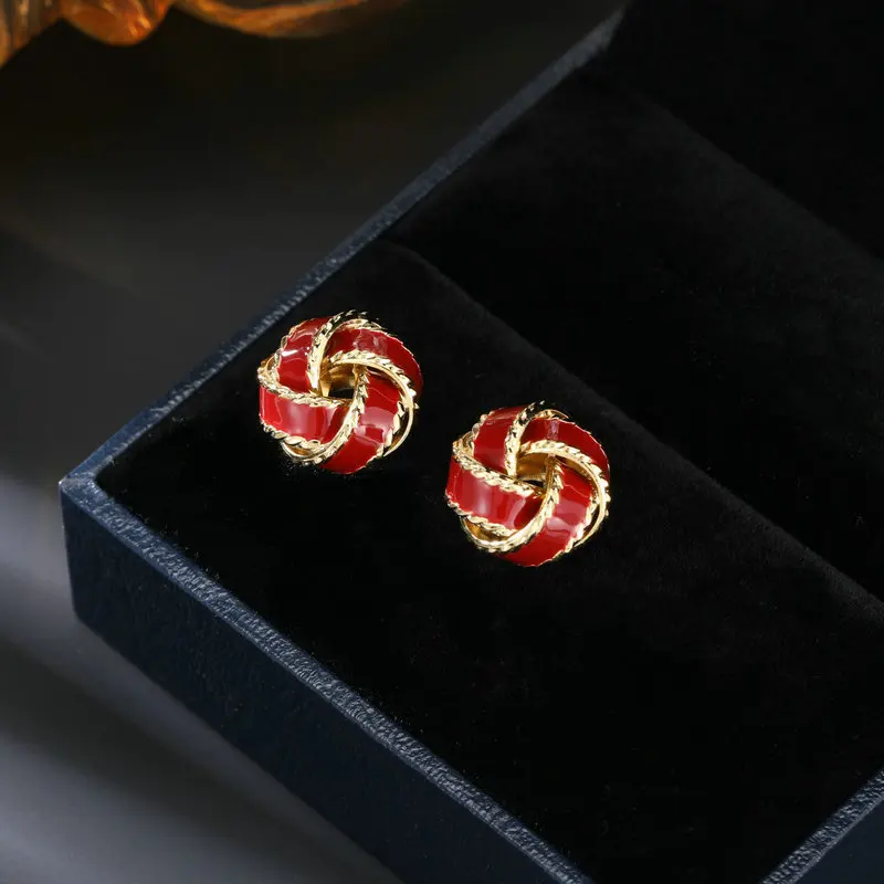 Autumn Winter New Ankola Red Oil Drop Exquisite High-end Sense Elegant Sister Earrings French Style Double Knot Stud Ea
Autumn Winter New Ankola Red Oil Drop Exquisite High-end Sense Elegant Sister Earrings French Style Double Knot Stud Ea