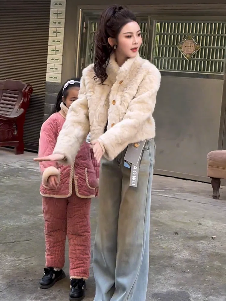 Korean Style Short Lamb Fur Jacket Women's Thick Warm Stand Collar Winter New Arrival Versatile Top Luxury Light Fabric Polye...
Korean Style Short Lamb Fur Jacket Women's Thick Warm Stand Collar Winter New Arrival Versatile Top Luxury Light Fabric Polye...