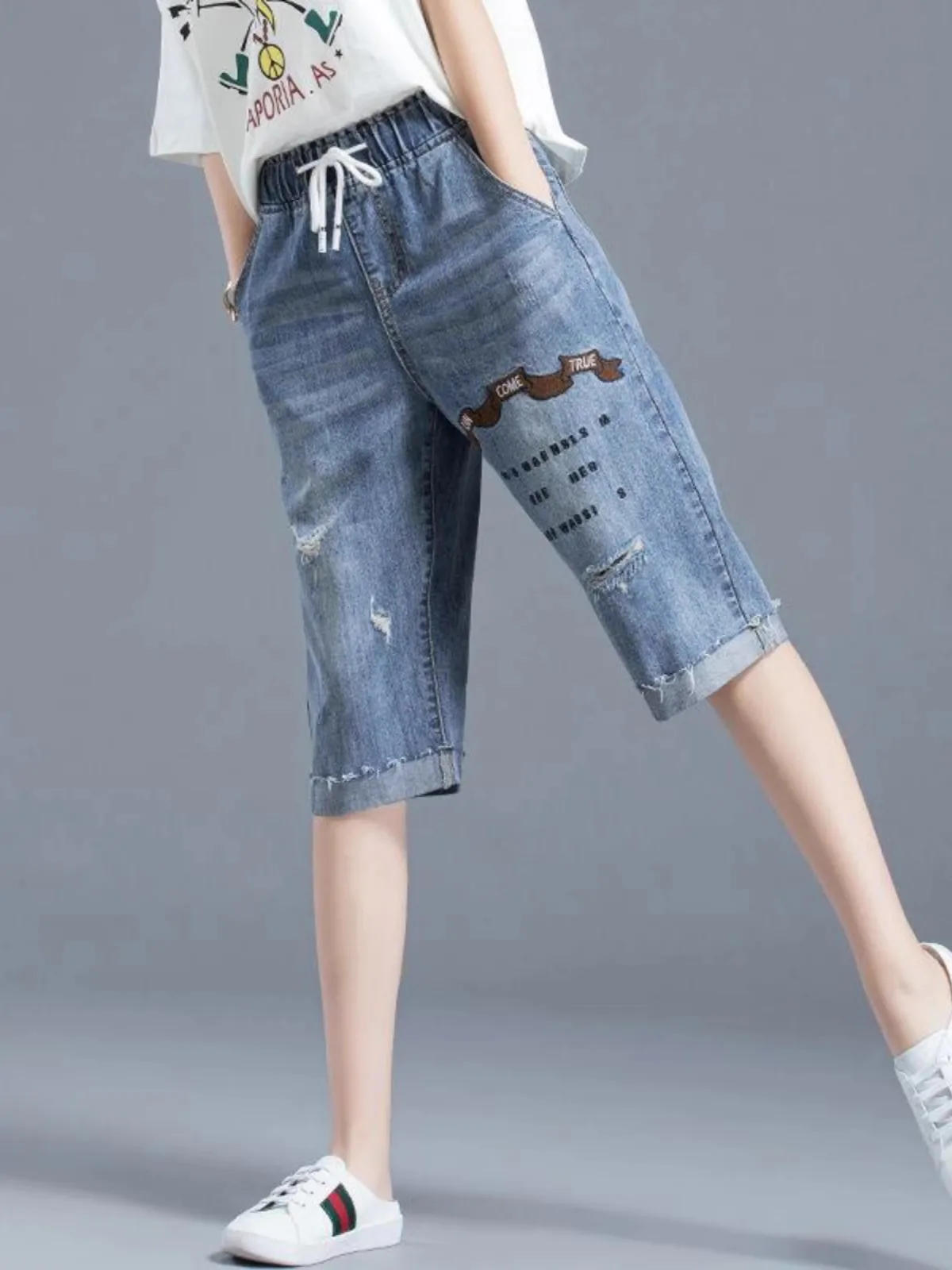 Summer Thin Embroidered Light Blue Seven-Foot Women's Jeans High Waist Wide Leg Casual Style Denim Pants with Zipper
Summer Thin Embroidered Light Blue Seven-Foot Women's Jeans High Waist Wide Leg Casual Style Denim Pants with Zipper