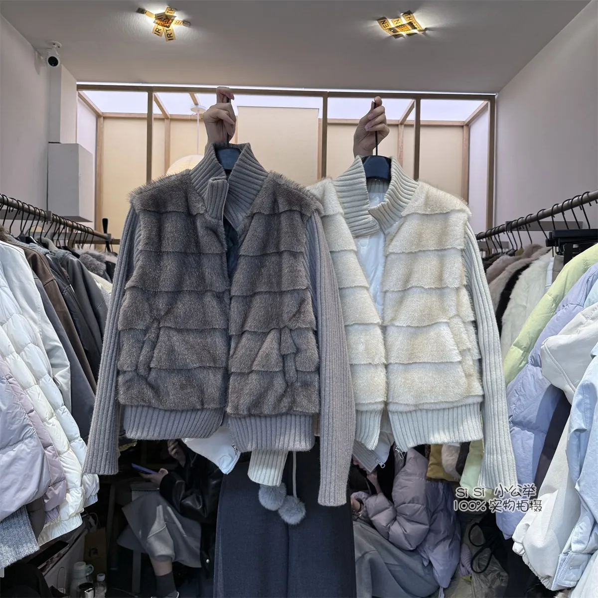 Women's Autumn Winter Mink Fur White Duck Down Coat Lady Streetwear Stand Collar Zip Up Knitted Sleeve Patchwork Fluffy Outwear
Women's Autumn Winter Mink Fur White Duck Down Coat Lady Streetwear Stand Collar Zip Up Knitted Sleeve Patchwork Fluffy Outwear