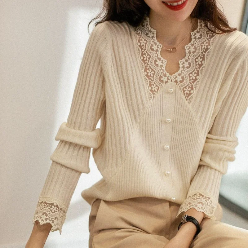 Hot Autumn Winter New Women Patchwork Western Style V Neck Base Shirt Tops Design Sense Fashion Long Sleeved Lace Knit Sweater
Hot Autumn Winter New Women Patchwork Western Style V Neck Base Shirt Tops Design Sense Fashion Long Sleeved Lace Knit Sweater