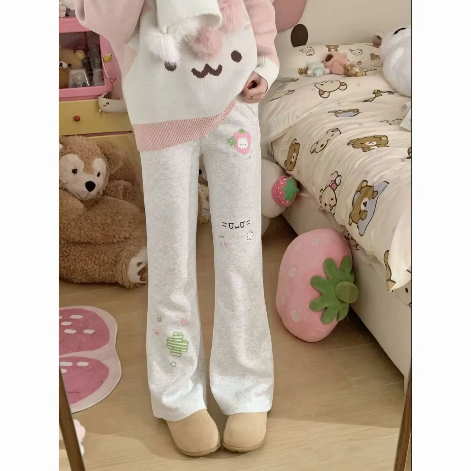Adorable Lazy Strawberry Print Fleece Lined Flared Casual Pants High Waist Slimming Autumn Winter Long Trousers Women's Fashion
Adorable Lazy Strawberry Print Fleece Lined Flared Casual Pants High Waist Slimming Autumn Winter Long Trousers Women's Fashion