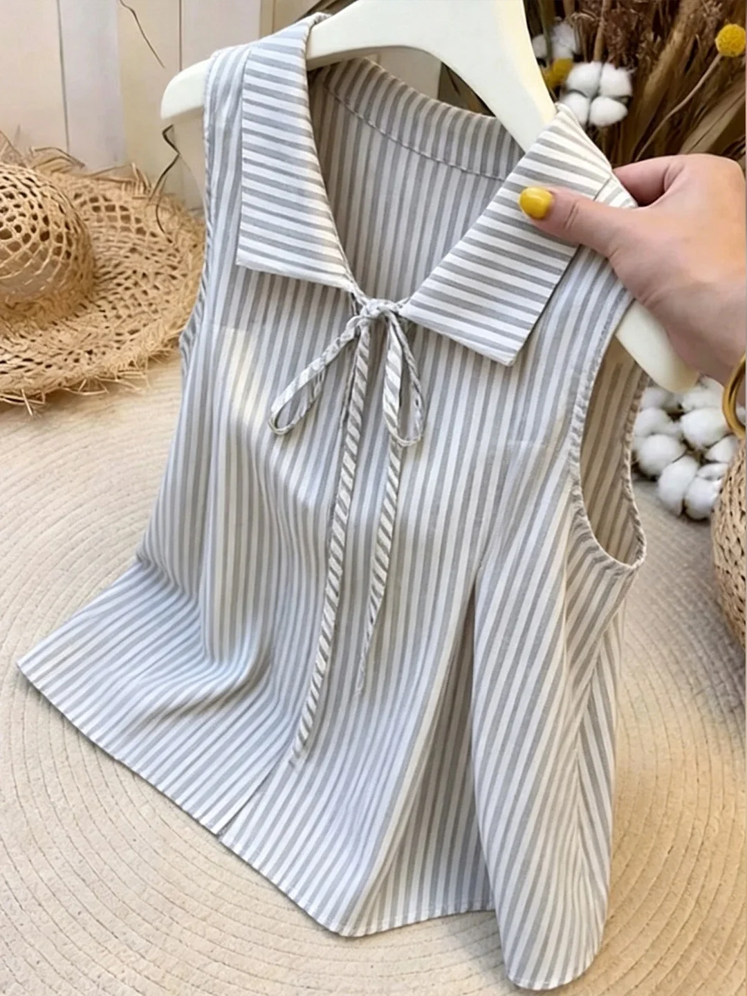 Casual Stripe Design Bow Tie Sleeveless Collar Vest Women's Loose Summer Fashion Silk Top Korean Style Straight Cut
Casual Stripe Design Bow Tie Sleeveless Collar Vest Women's Loose Summer Fashion Silk Top Korean Style Straight Cut