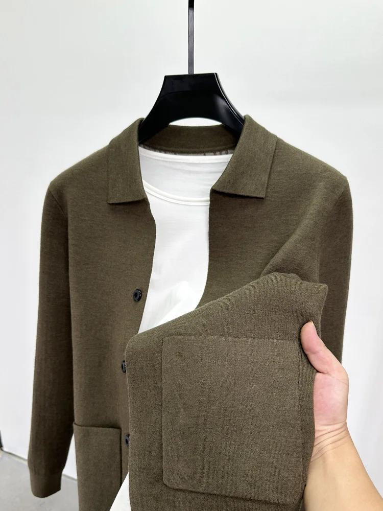 Высококачественный вязаный кардиган для мужчин, повседневный однотонный свитер, верхняя одежда для осени и зимы, модный городской стиль, длинный рукав
Высококачественный вязаный кардиган для мужчин, повседневный однотонный свитер, верхняя одежда для осени и зимы, модный городской стиль, длинный рукав