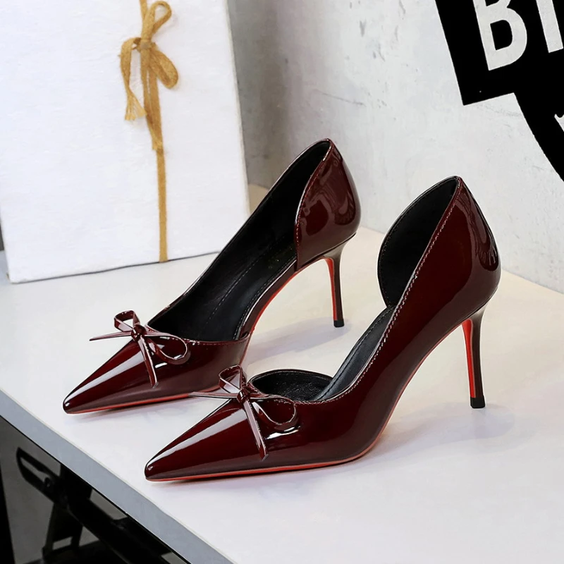 Women Shiny Patent Leather Elegant Side Cutout Pumps Pointed Toe Three Dimensional Bow Ornament Thin High Heels Formal Dating Ni
Women Shiny Patent Leather Elegant Side Cutout Pumps Pointed Toe Three Dimensional Bow Ornament Thin High Heels Formal Dating Ni