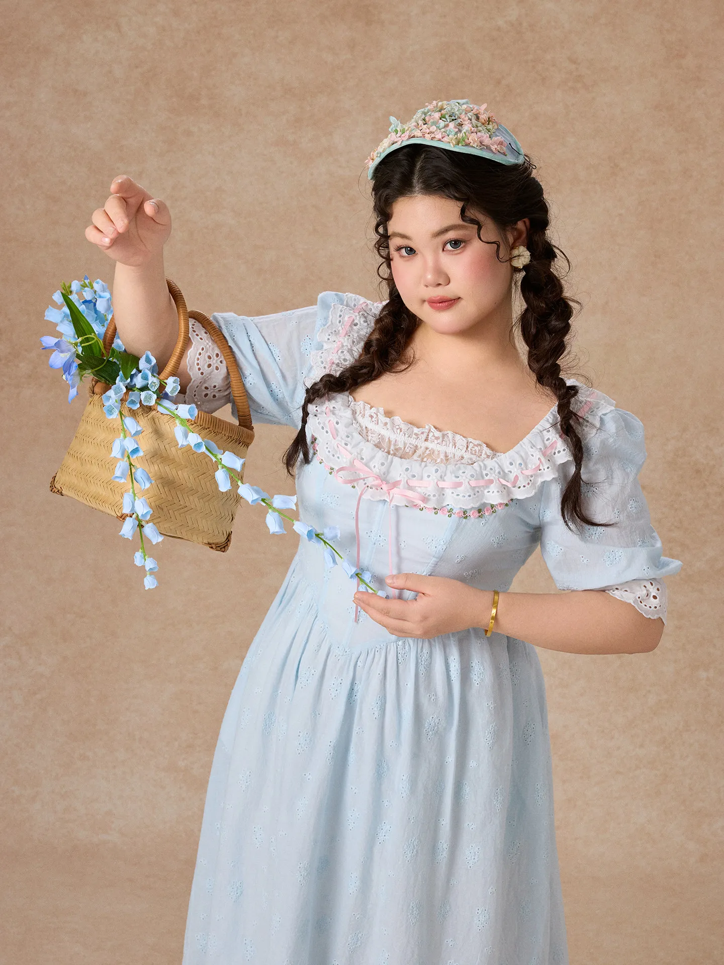 TIYIHAILEY Summer Women Dress Short Sleeve Long Mid-Calf Ladies 100% Cotton XL-4XL Vintage High Waist Embroidery Lace Blue Dress
TIYIHAILEY Summer Women Dress Short Sleeve Long Mid-Calf Ladies 100% Cotton XL-4XL Vintage High Waist Embroidery Lace Blue Dress