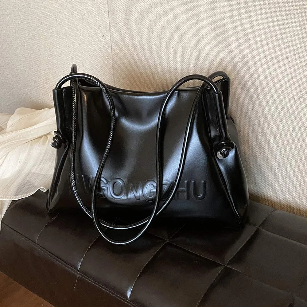 New Large Capacity Shoulder Bag Soft Leather Portable Student Commuting Bags Messenger Bag
New Large Capacity Shoulder Bag Soft Leather Portable Student Commuting Bags Messenger Bag