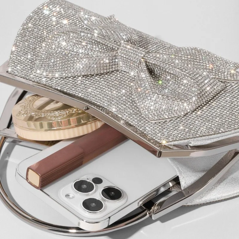 European and American Shiny Diamond-encrusted New Dinner Bag Fashion Rhinestone Bow Bridal Dress Banquet Handbag Temperament
European and American Shiny Diamond-encrusted New Dinner Bag Fashion Rhinestone Bow Bridal Dress Banquet Handbag Temperament