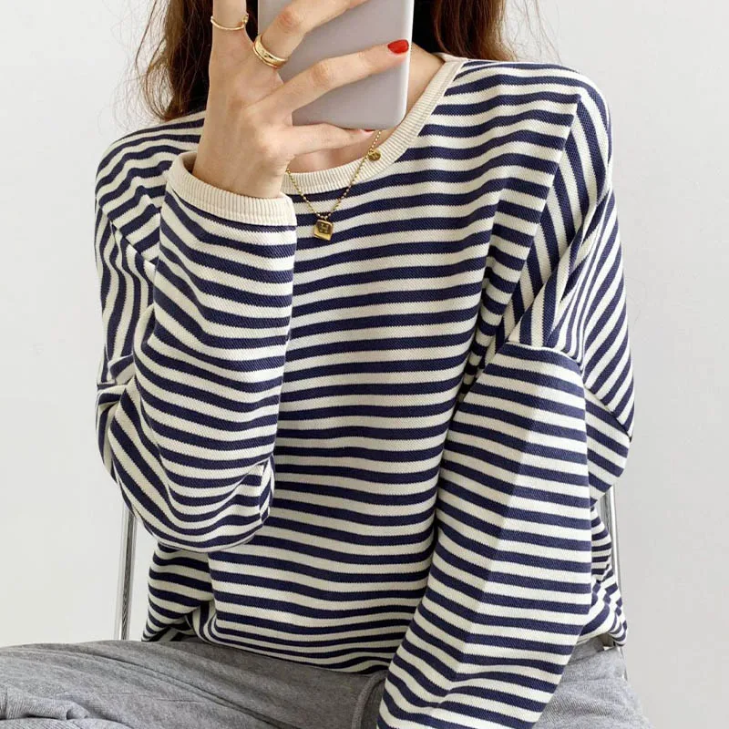 2024 Autumn Casual Striped Pullovers Women Knitted Cotton Sweatshirts Female Long-sleeved Loose Tops Tee Shirt Femme
2024 Autumn Casual Striped Pullovers Women Knitted Cotton Sweatshirts Female Long-sleeved Loose Tops Tee Shirt Femme