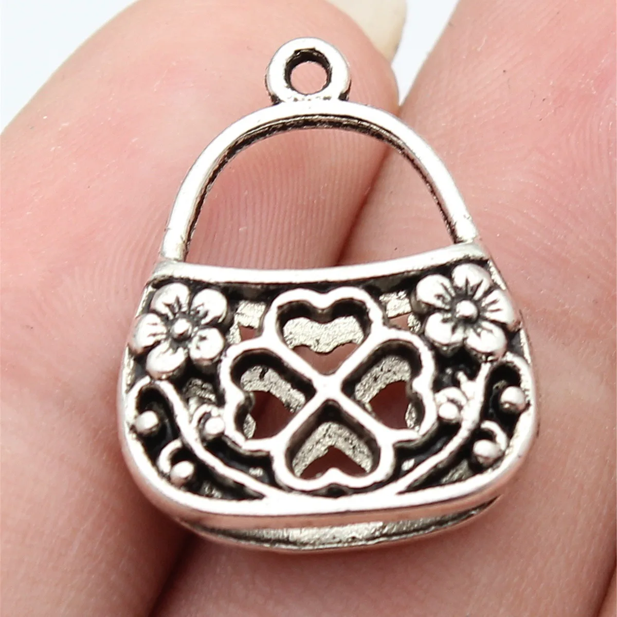 10pcs 24x19mm Antique Silver Color Clover Bag Charms Pendant DIY Hand Crafts Jewelry Materials
10pcs 24x19mm Antique Silver Color Clover Bag Charms Pendant DIY Hand Crafts Jewelry Materials