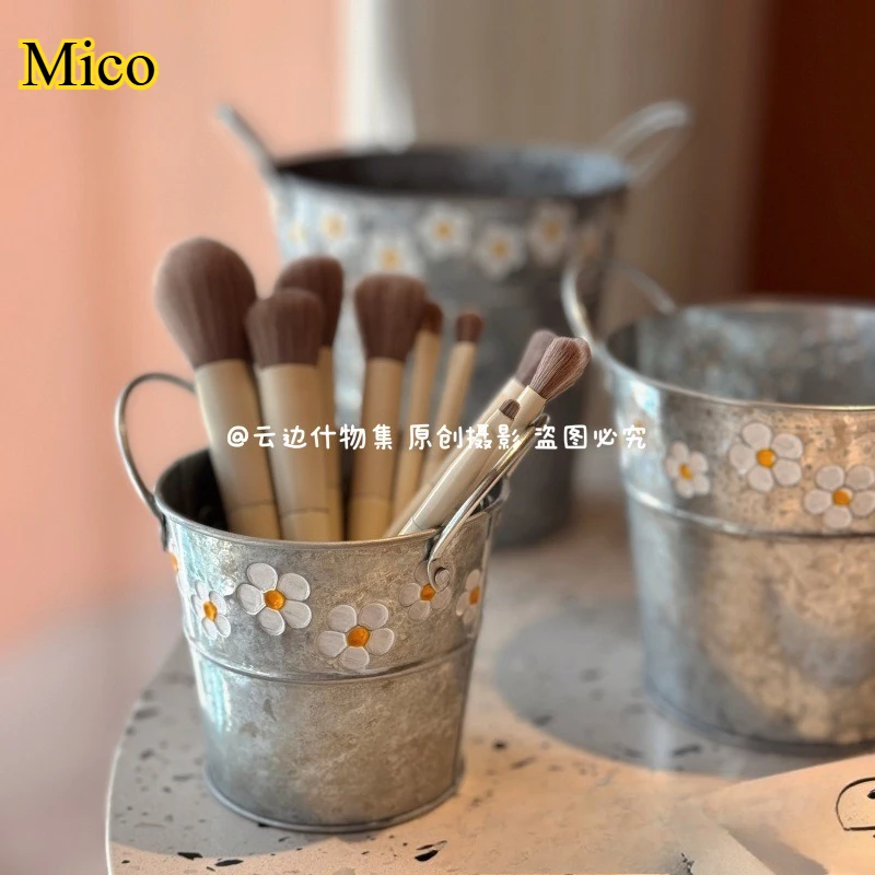 Cottagecore Floral Vintage Iron Bucket - Aesthetic Makeup Brush & Lipstick Storage Organizer Box
Cottagecore Floral Vintage Iron Bucket - Aesthetic Makeup Brush & Lipstick Storage Organizer Box