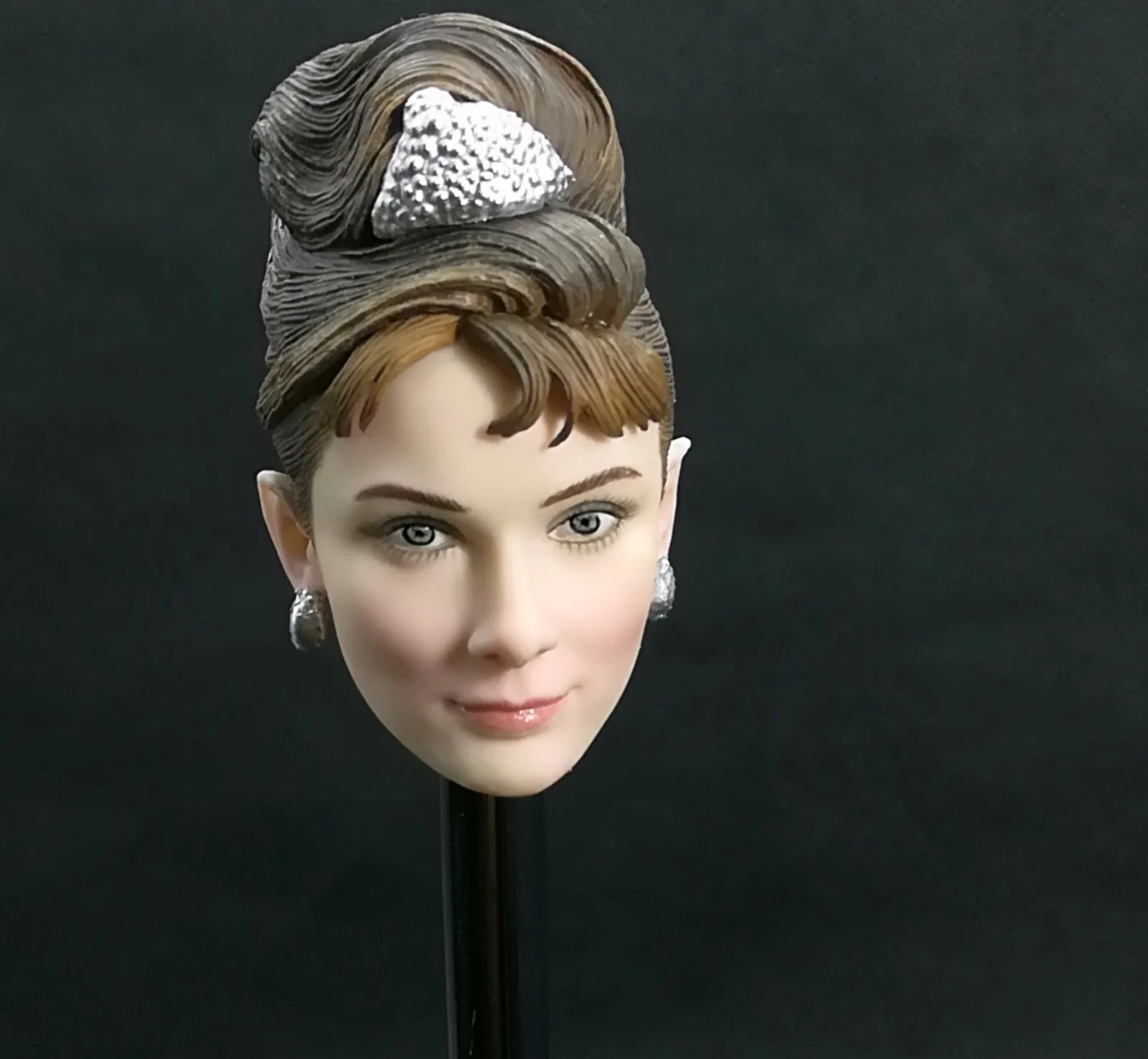 DIY 1/6 Женский солдат Одри Хепбёрн голова резная Лепка модель подходит для 12 "Lan TBL белое тело
DIY 1/6 Женский солдат Одри Хепбёрн голова резная Лепка модель подходит для 12 "Lan TBL белое тело