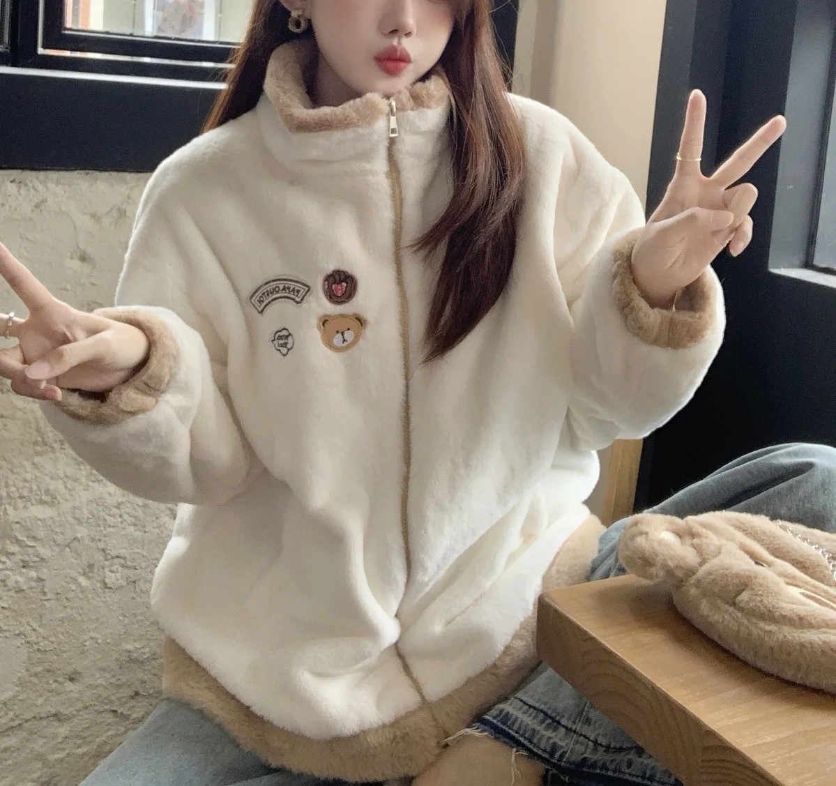 Cotton plush thick coat for women in autumn and winter, Korean version, plush coat for middle and high school students, cute
Cotton plush thick coat for women in autumn and winter, Korean version, plush coat for middle and high school students, cute