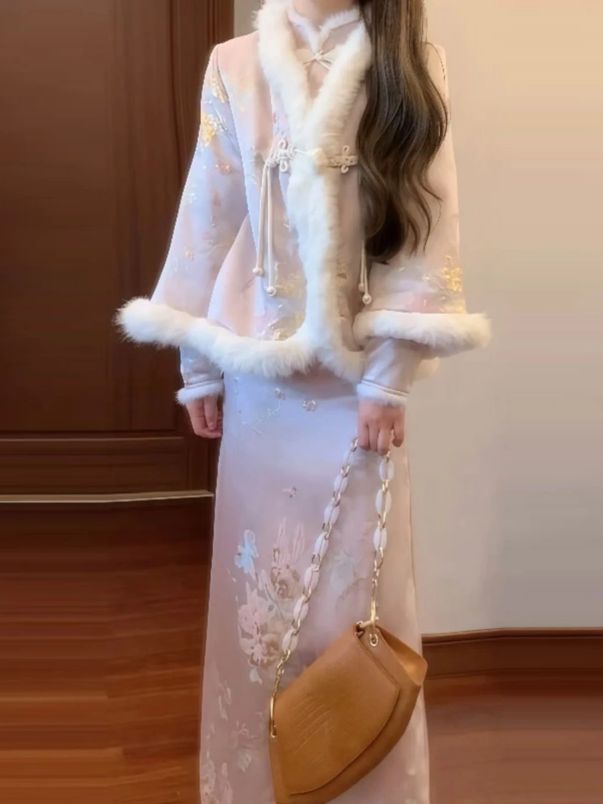 New Chinese Style National Trend Set Retro High-End Feeling Fur Collar Clip Cotton Jacket Dress Two-Piece Set Fashi...
New Chinese Style National Trend Set Retro High-End Feeling Fur Collar Clip Cotton Jacket Dress Two-Piece Set Fashi...
