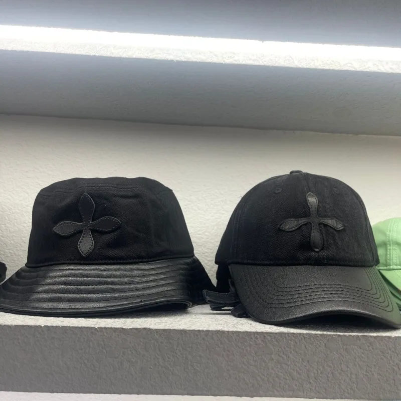 Crossbone baseball cap adjustable metal buckle baseball cap Korean style face-showing little casual trendy hat couple
Crossbone baseball cap adjustable metal buckle baseball cap Korean style face-showing little casual trendy hat couple