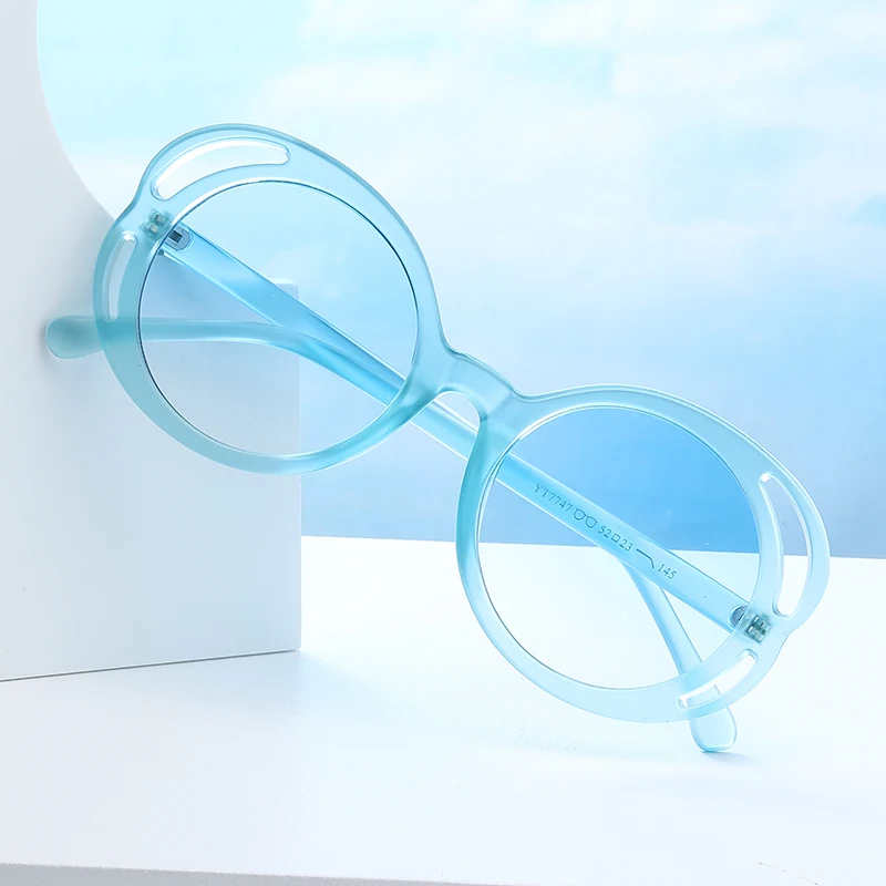 Cross-border fashion oval hollowed out sunglasses with metal hinge Color lens street camera sunglasses
Cross-border fashion oval hollowed out sunglasses with metal hinge Color lens street camera sunglasses