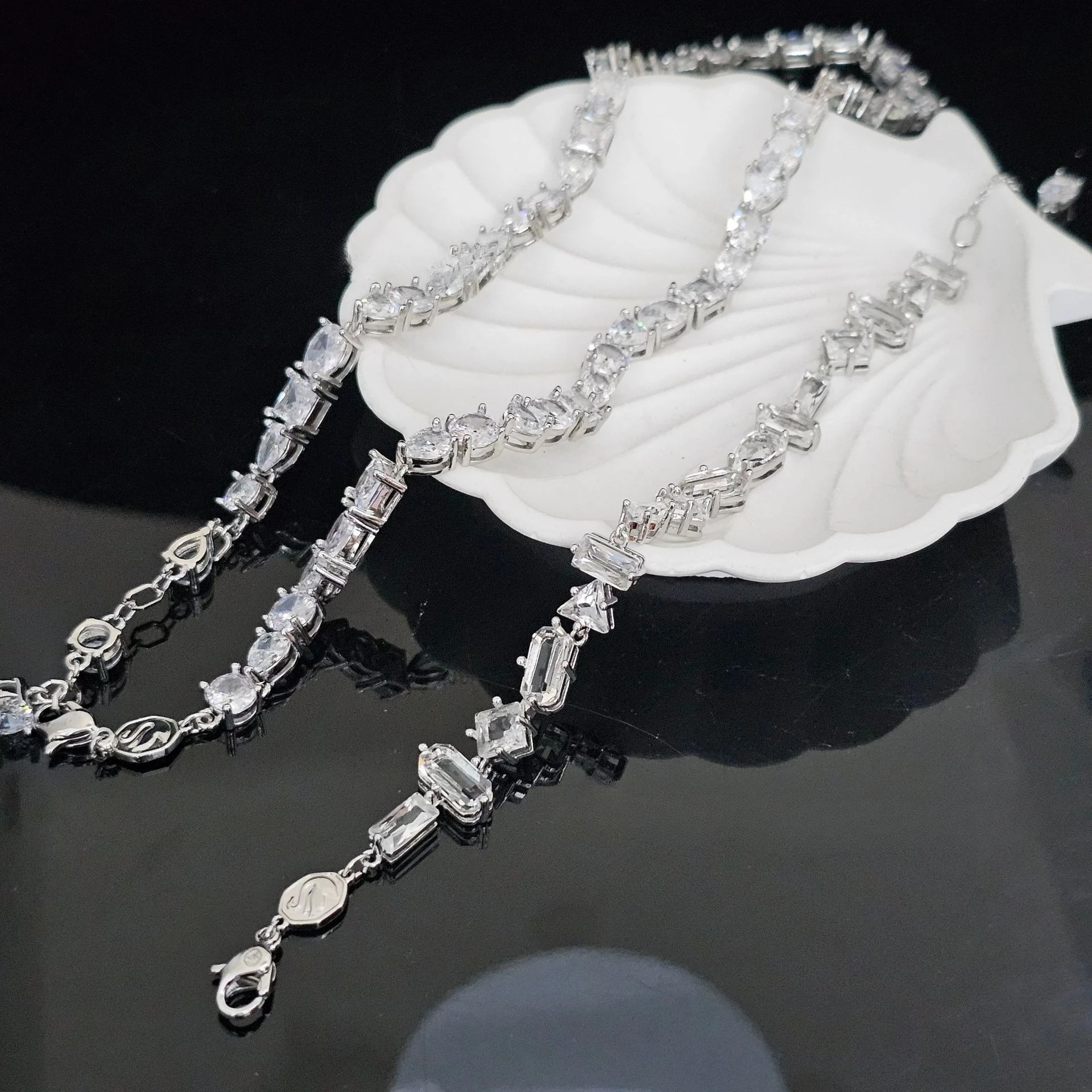 YEEVAA White Crystal Teardrop Geometric Necklace Bracelet Engagement Wedding Jewelry for Women Bridal Gift
YEEVAA White Crystal Teardrop Geometric Necklace Bracelet Engagement Wedding Jewelry for Women Bridal Gift