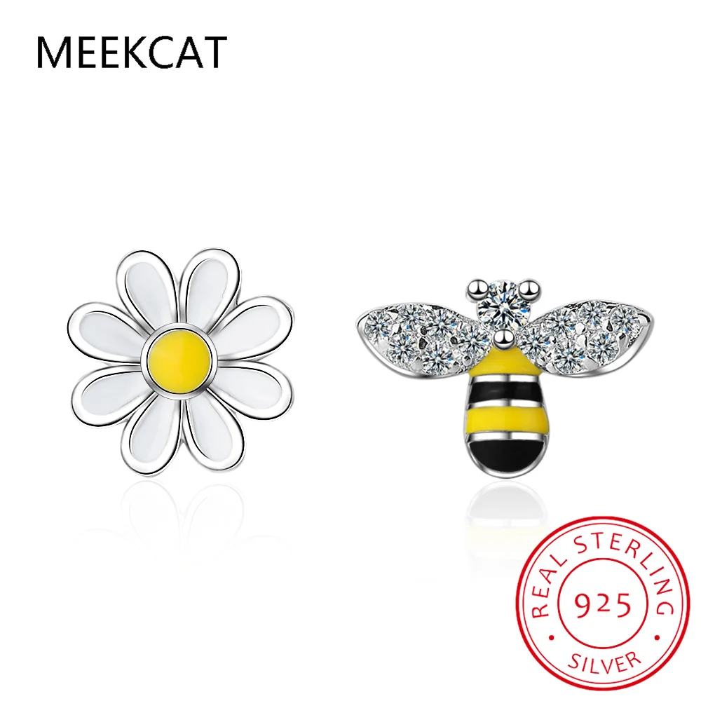 925 Sterling Silver Lovely Asymmetric Bee & Daisy Flower Stud Earrings Brincos de Prata Fine Jewelry for Woman Birthday Gift
925 Sterling Silver Lovely Asymmetric Bee & Daisy Flower Stud Earrings Brincos de Prata Fine Jewelry for Woman Birthday Gift