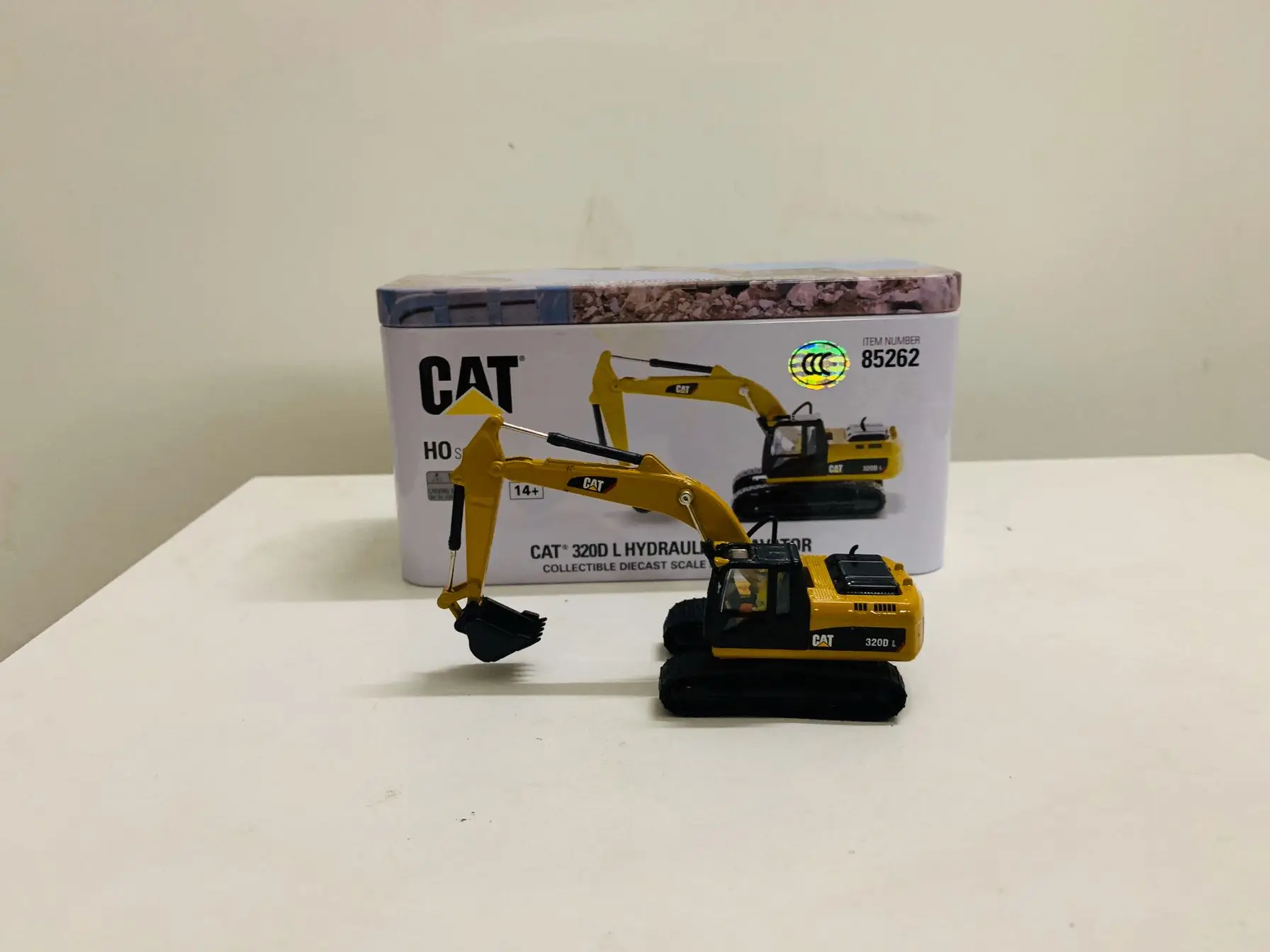 DM 85262 Die-cast 1:87 Scale 320D L EXcavator Alloy Engineering Machinery Model Collection Home Decoration
DM 85262 Die-cast 1:87 Scale 320D L EXcavator Alloy Engineering Machinery Model Collection Home Decoration
