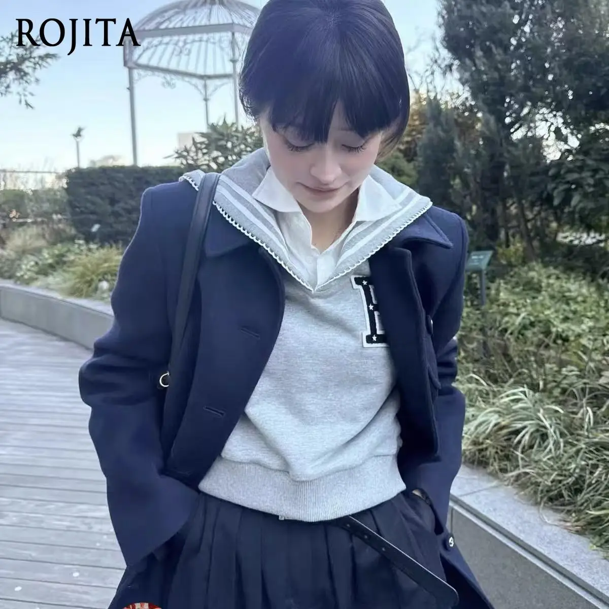 Navy Collar Embroidered Long-sleeved Sweatshirt Short Cropped Pullover Sweatshirt Gray White Two-Tone with Sailor Neckline
Navy Collar Embroidered Long-sleeved Sweatshirt Short Cropped Pullover Sweatshirt Gray White Two-Tone with Sailor Neckline