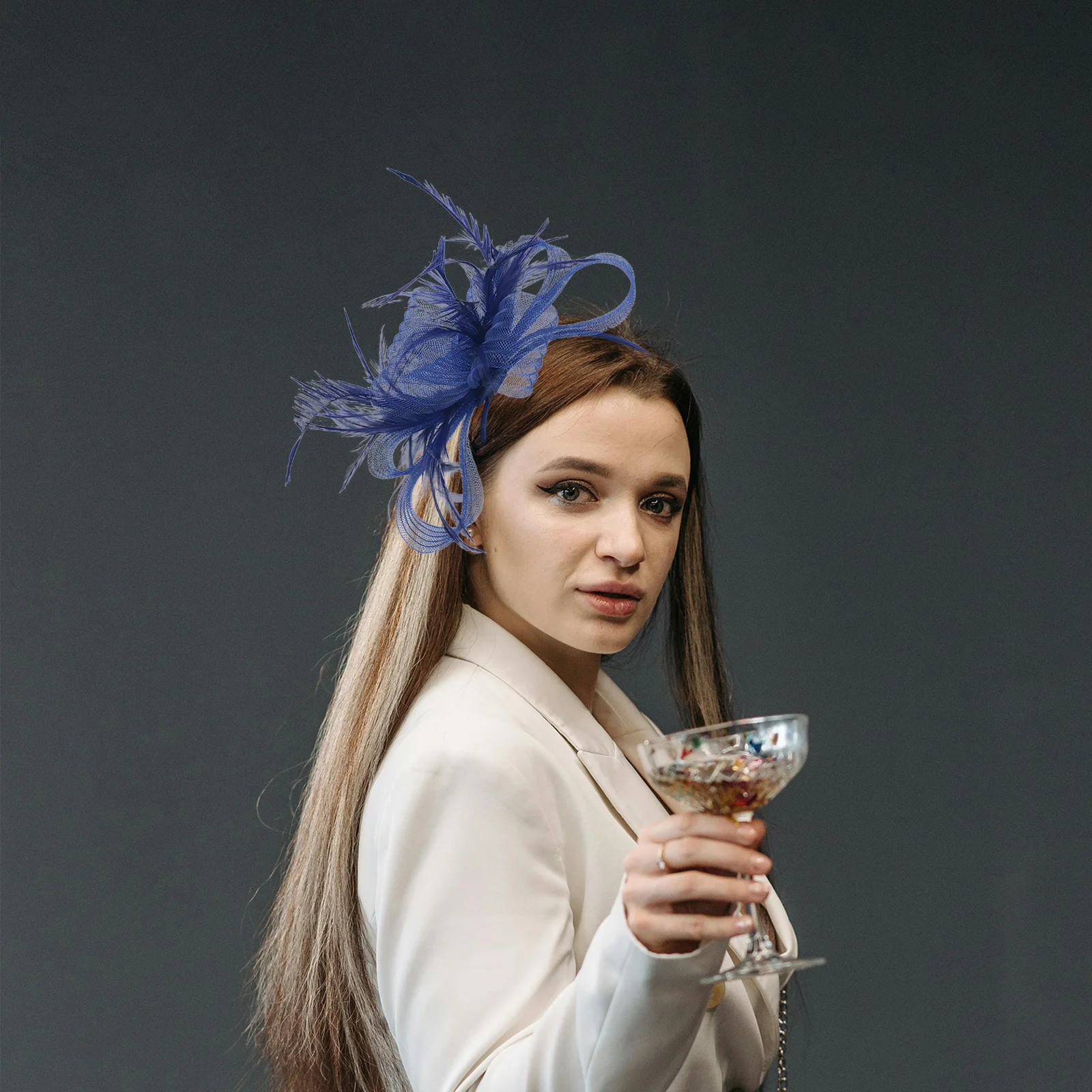 Women's Fascinator Hat with Artificial Plume Elegant Veil Design Versatile Wear for Tea Party Wedding Formal Occasions
Women's Fascinator Hat with Artificial Plume Elegant Veil Design Versatile Wear for Tea Party Wedding Formal Occasions