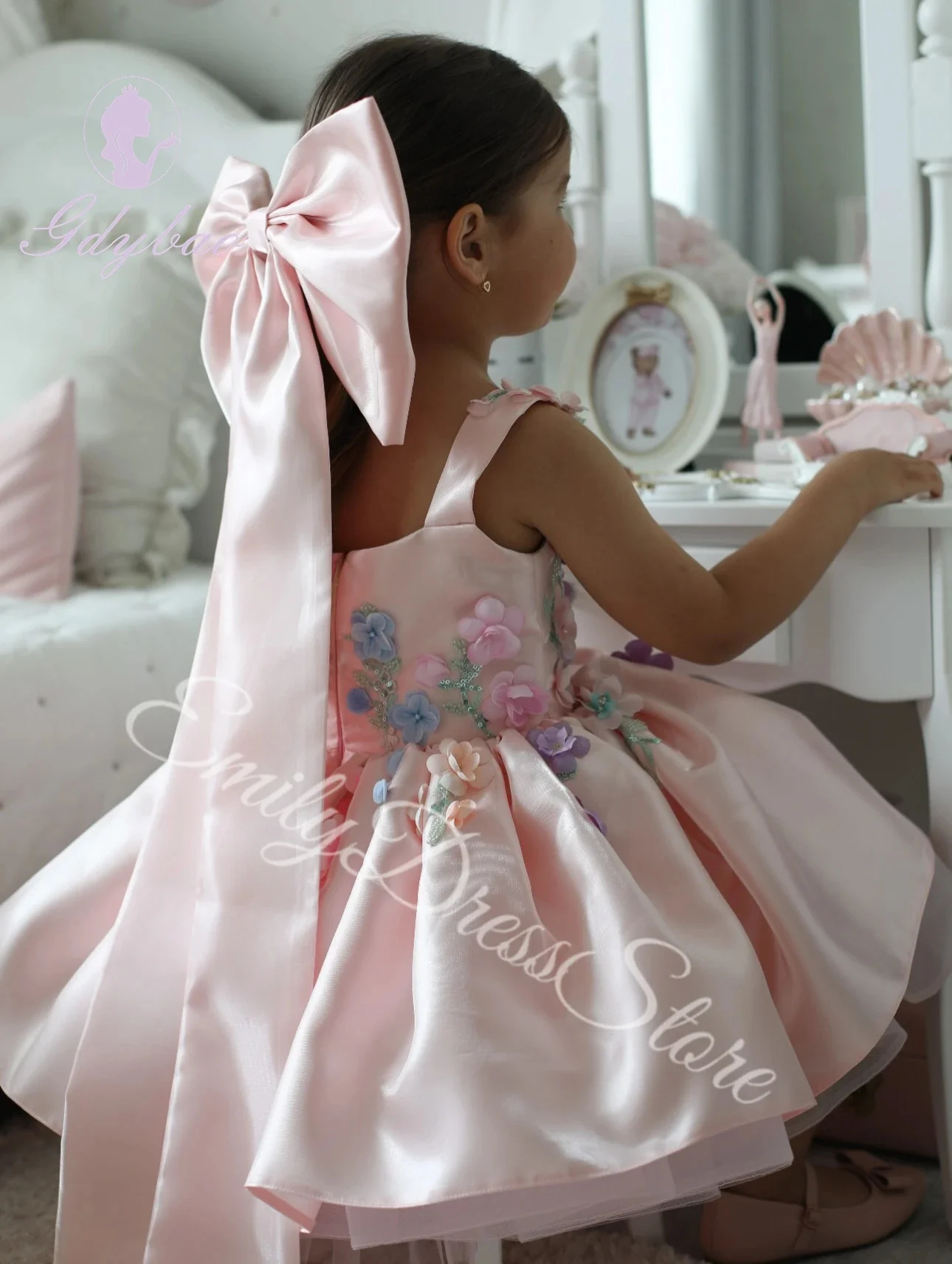 Princess Pink Satin Flower Girl Dress For Wedding Applique Knee Lenght Kids Birthday Party First Holy Communion Gown Custom
Princess Pink Satin Flower Girl Dress For Wedding Applique Knee Lenght Kids Birthday Party First Holy Communion Gown Custom