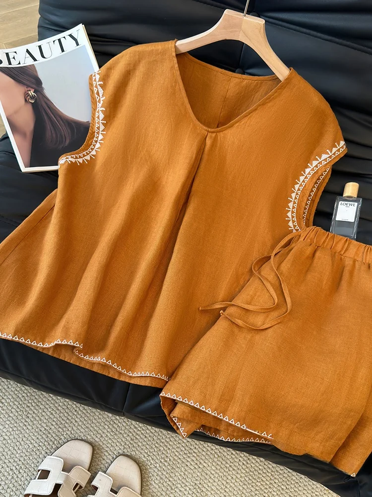 Retro Embroidered Sleeveless Cotton Linen Fashion Set V-Neck Tank Top Casual Wide Leg Shorts Loose Two-Piece Women's Suit
Retro Embroidered Sleeveless Cotton Linen Fashion Set V-Neck Tank Top Casual Wide Leg Shorts Loose Two-Piece Women's Suit