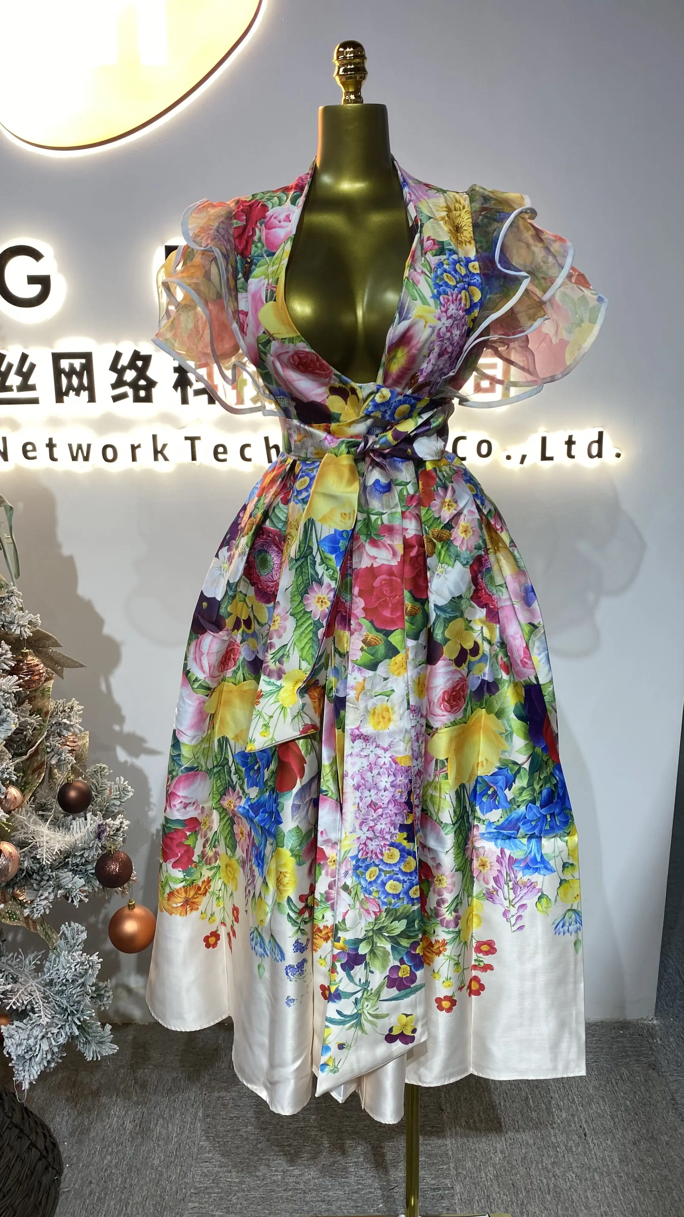 2025 Spring V-neck Tunic Casual Women's Empire Stitching Printed Ruffled Mesh Dress-GZMM122
2025 Spring V-neck Tunic Casual Women's Empire Stitching Printed Ruffled Mesh Dress-GZMM122
