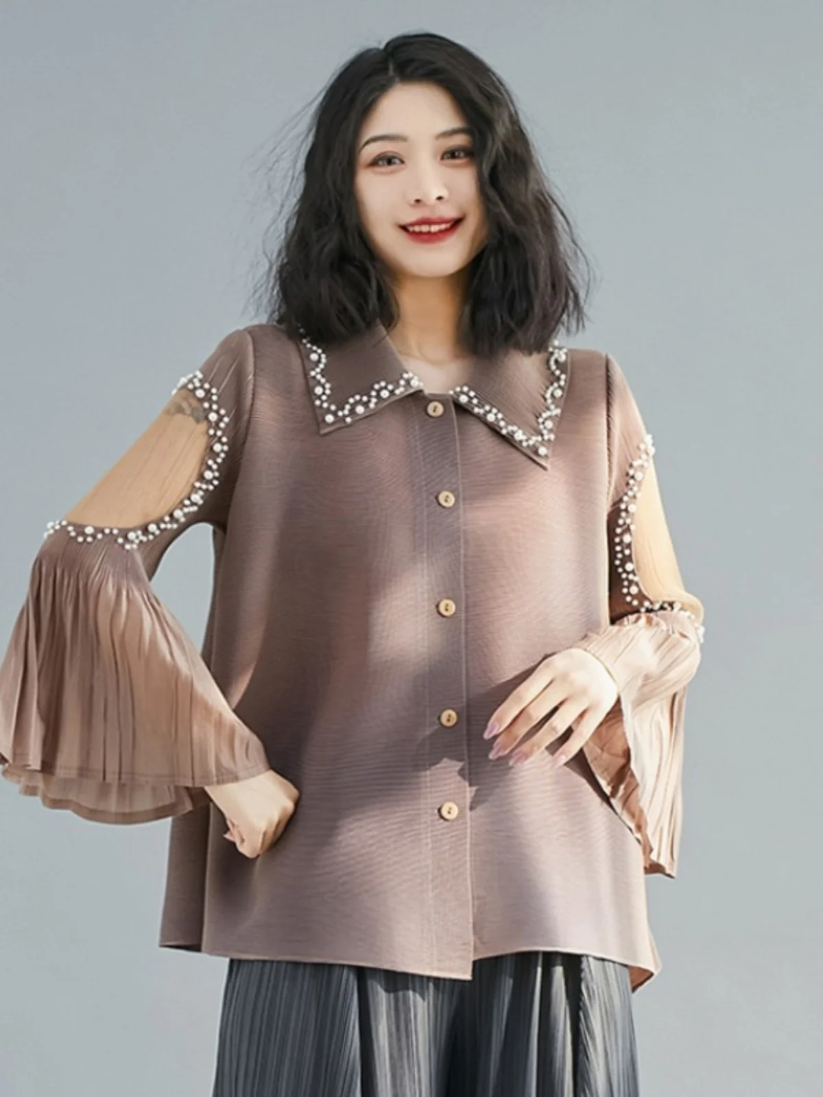 Elegant Beaded Shirt Women's Loose Wide Sleeve Pleated Design Spring Summer Top Button up Casual Fashion Commute Style
Elegant Beaded Shirt Women's Loose Wide Sleeve Pleated Design Spring Summer Top Button up Casual Fashion Commute Style