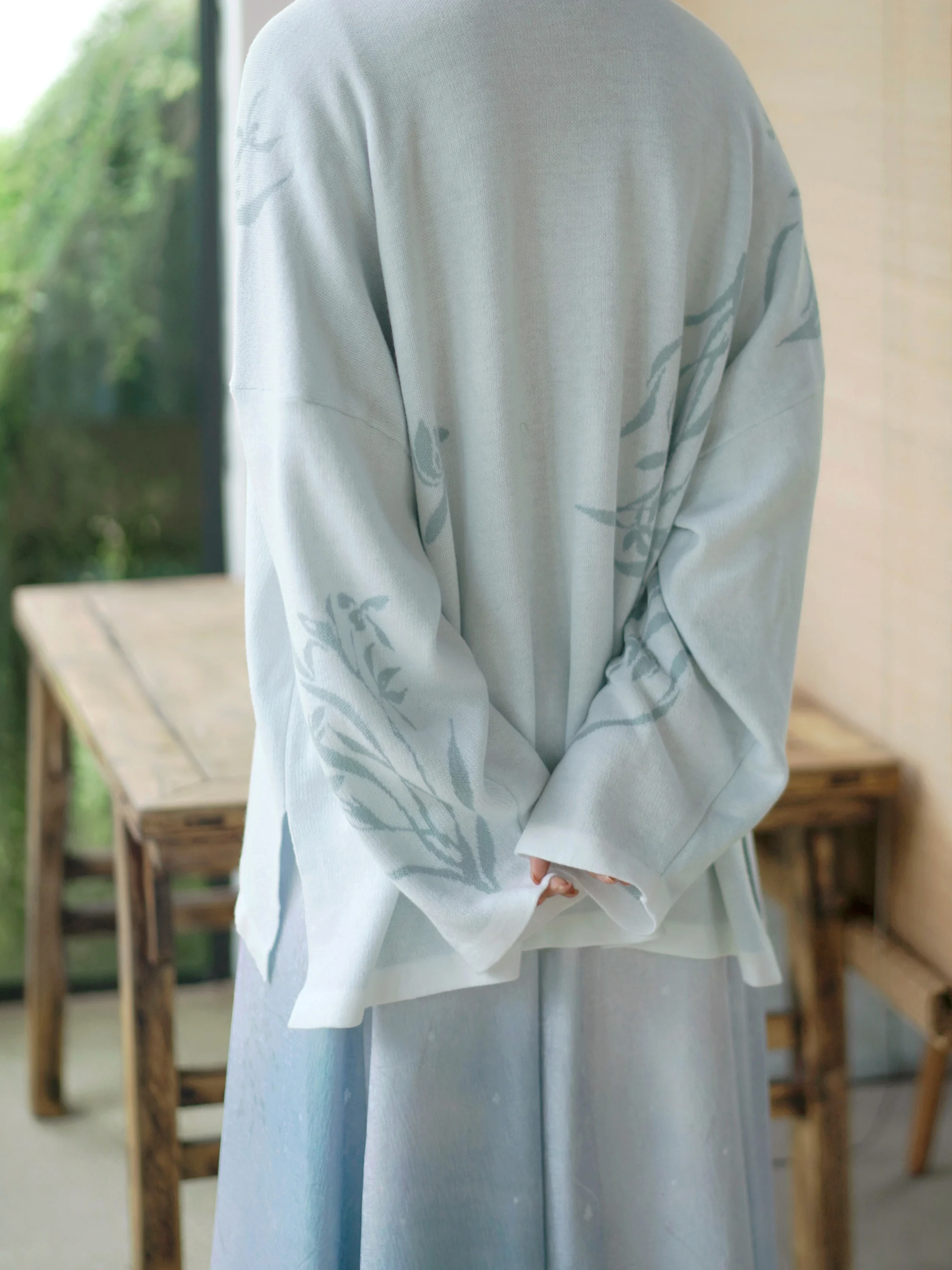 Женская вязаная кофта Cornus Solanum с длинным рукавом в китайском стиле, на пуговицах, с круглым вырезом, из смесового полиэстера, для повседневной носки
Женская вязаная кофта Cornus Solanum с длинным рукавом в китайском стиле, на пуговицах, с круглым вырезом, из смесового полиэстера, для повседневной носки