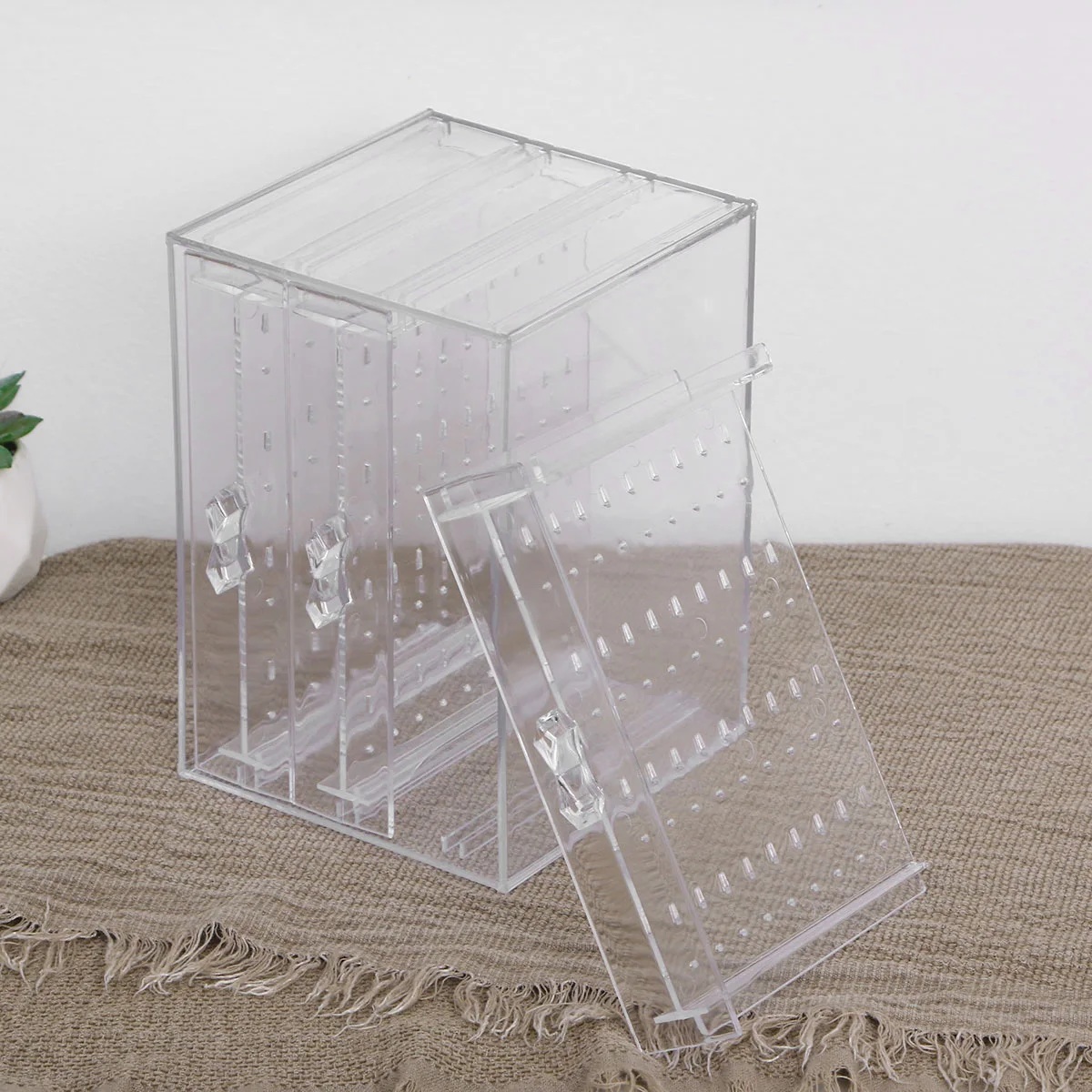 Earrings Storage Container Premium Plastic Clear Organizer Box Portable Anti-Dust Storage Earrings Ear Rings 
Earrings Storage Container Premium Plastic Clear Organizer Box Portable Anti-Dust Storage Earrings Ear Rings
