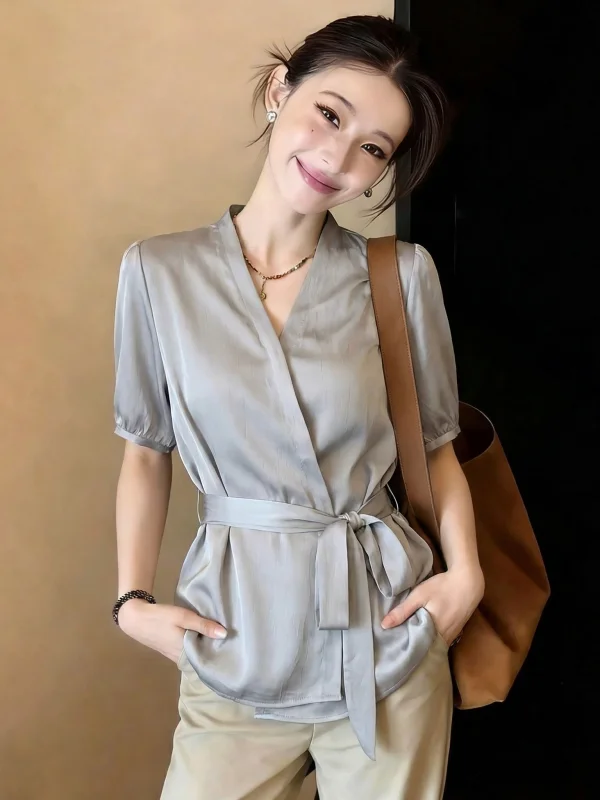 Elegant Acetate Satin Short Sleeve Shirt V-neck Women's Fashion Korean Style Loose Fit Belted Waist Top for Commuting
Elegant Acetate Satin Short Sleeve Shirt V-neck Women's Fashion Korean Style Loose Fit Belted Waist Top for Commuting