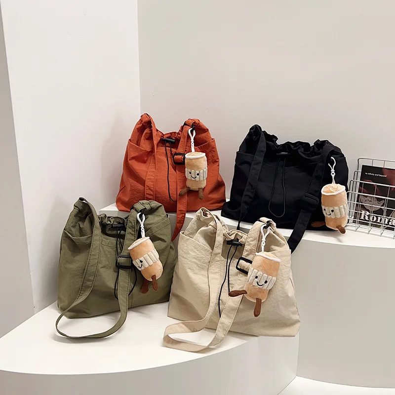 2025 New Fashionable Travel Casual Nylon Tote Bag Drawstring Shoulder Bags Large Capacity Waterproof Crossbody Bucket Bags Women
2025 New Fashionable Travel Casual Nylon Tote Bag Drawstring Shoulder Bags Large Capacity Waterproof Crossbody Bucket Bags Women