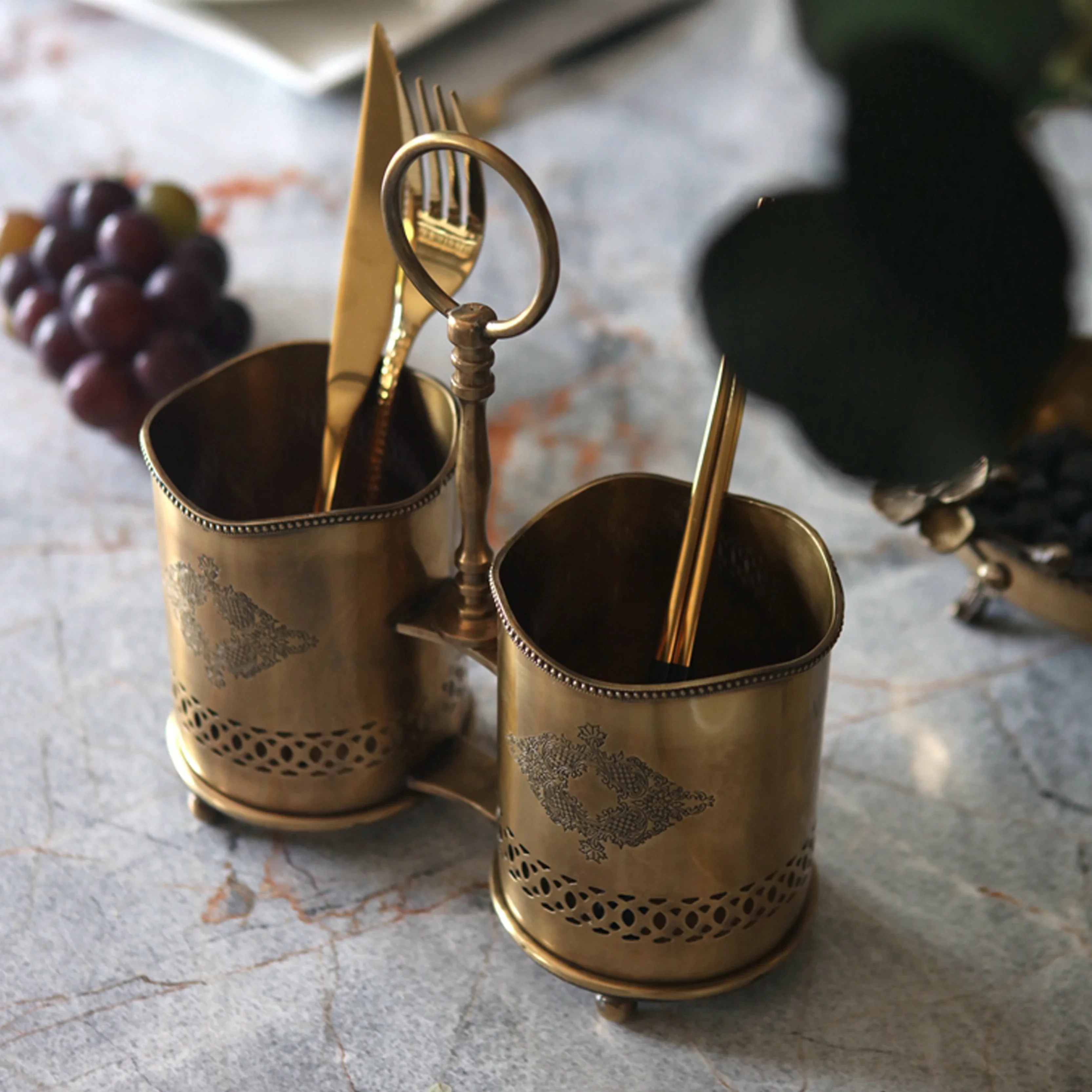 Retro Brass Handle Tableware Bucket Light Luxury Model Room Tableware Storage Bucket Home Decoration Ornaments
Retro Brass Handle Tableware Bucket Light Luxury Model Room Tableware Storage Bucket Home Decoration Ornaments