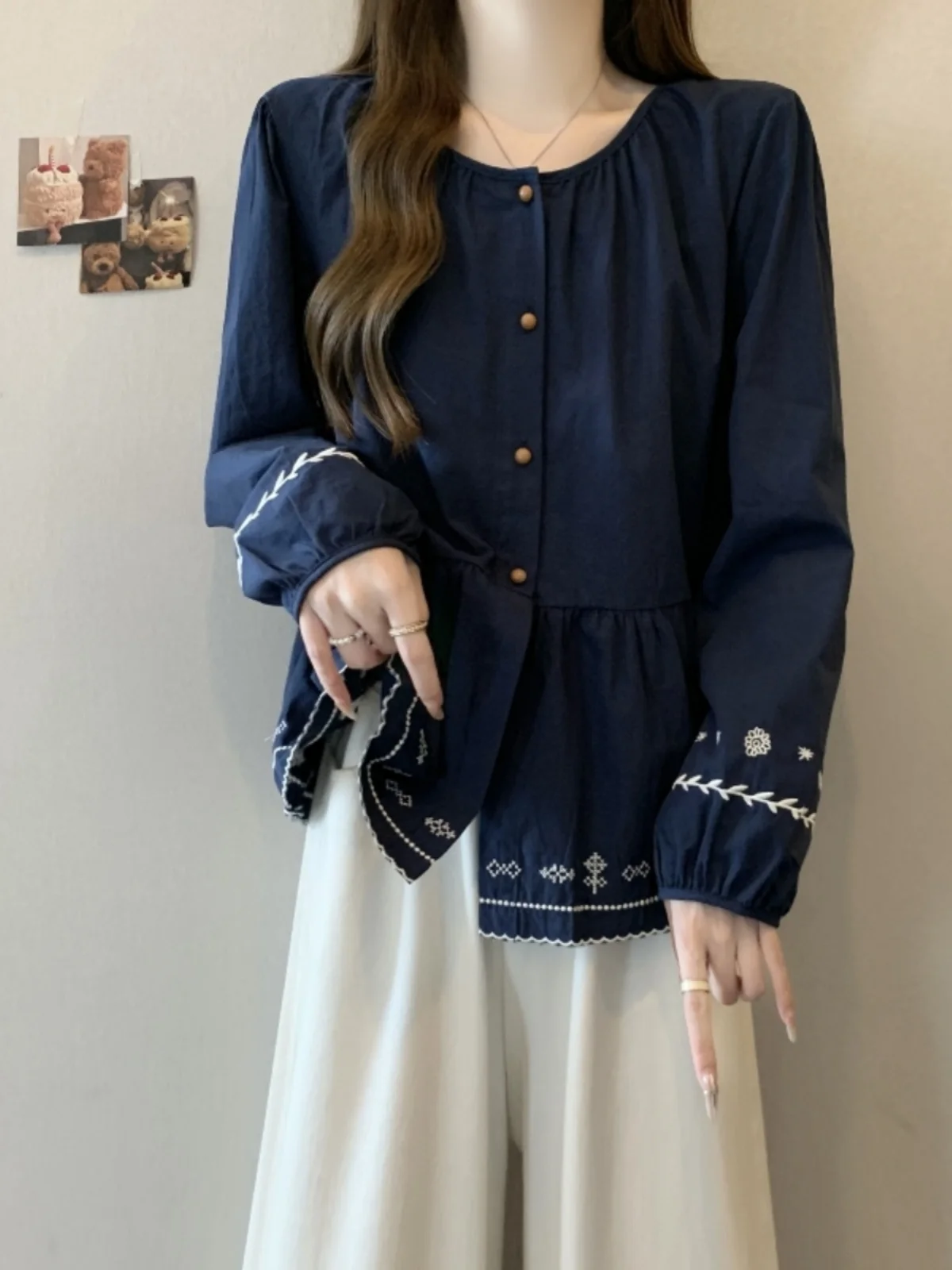 Elegant Embroidered Long Sleeve Women's Shirt Spring New plus Size Conceals Belly Anti-Aging Base Layer Top Commute Style
Elegant Embroidered Long Sleeve Women's Shirt Spring New plus Size Conceals Belly Anti-Aging Base Layer Top Commute Style