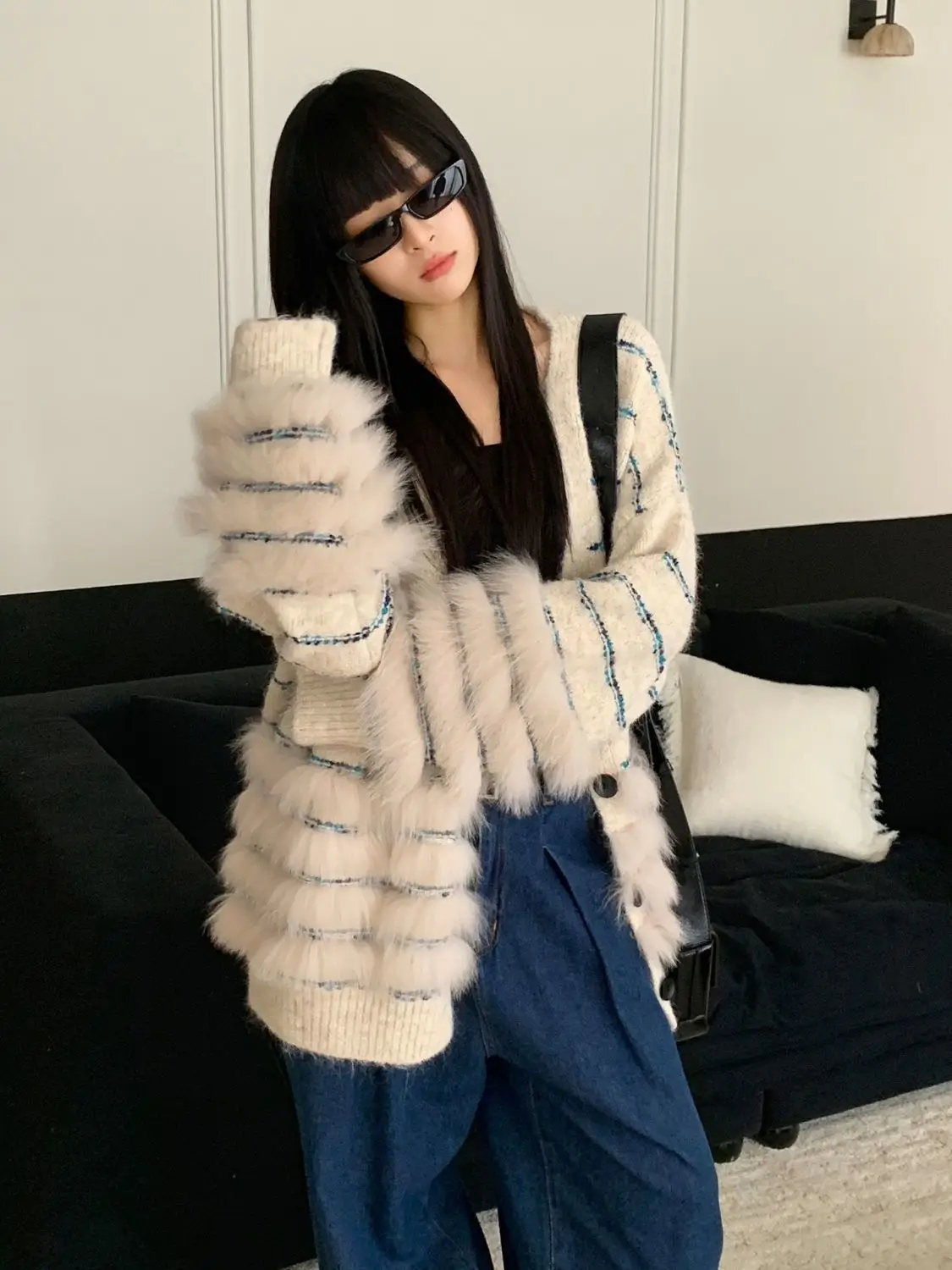 Korea Loose Bright Silk Striped Sweater Jacket Women Autumn Winter New Design Mid-Length Lazy Style Knitted Cardigan Top
Korea Loose Bright Silk Striped Sweater Jacket Women Autumn Winter New Design Mid-Length Lazy Style Knitted Cardigan Top