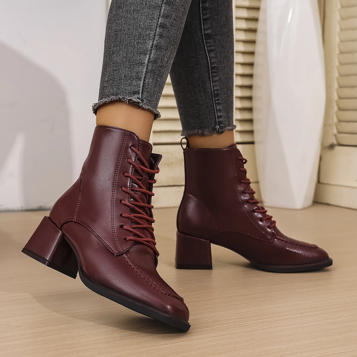 Женские модные ботинки, весенне-осенние модные повседневные ботинки Baotou на толстой подошве, ботинки на высоком каблуке со шнуровкой спереди, большие размеры 
Женские модные ботинки, весенне-осенние модные повседневные ботинки Baotou на толстой подошве, ботинки на высоком каблуке со шнуровкой спереди, большие размеры