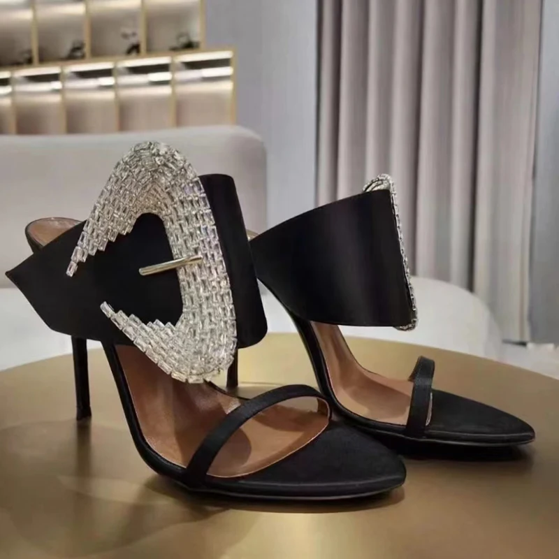 Satin Rhinestone Open Toed Sandals for Women Black French High Heels Slim Heels Sexy Socialite Cool Sandals for Outdoor Wear
Satin Rhinestone Open Toed Sandals for Women Black French High Heels Slim Heels Sexy Socialite Cool Sandals for Outdoor Wear