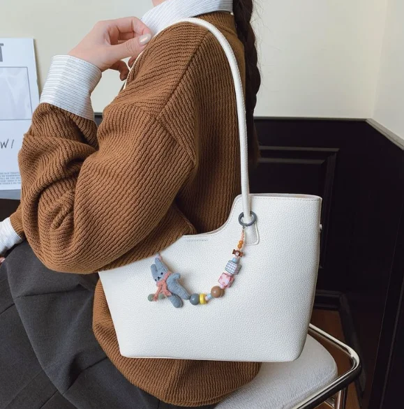 Commuter To Work Underarm Bag Women's Simple Casual Shoulder Bag Fashion High-end Handbag
Commuter To Work Underarm Bag Women's Simple Casual Shoulder Bag Fashion High-end Handbag