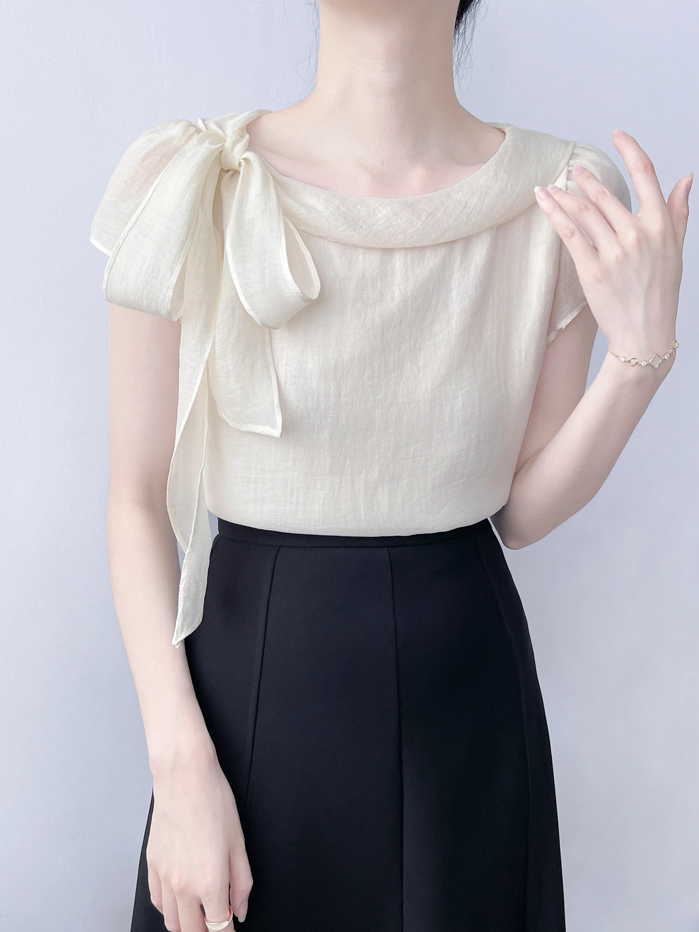 Korean Style Commute Wind Side Knot Tie Chiffon Shirt Women Summer Lightweight Breathable Flounce Sleeve Top
Korean Style Commute Wind Side Knot Tie Chiffon Shirt Women Summer Lightweight Breathable Flounce Sleeve Top