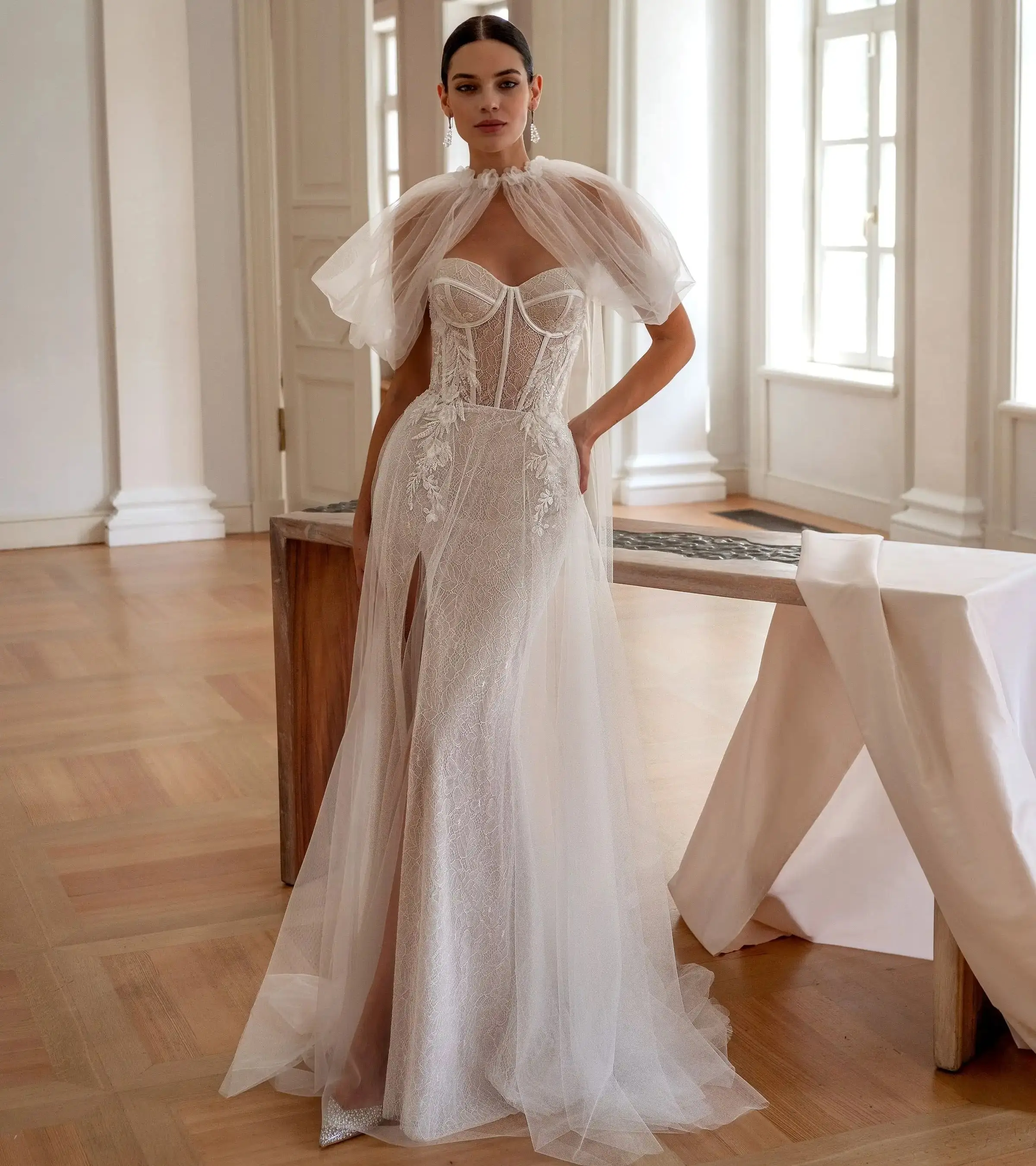 Vintage Mermaid Wedding Dresses Lace Appliques Sleeveless Sequins Bridal Gowns with Cape Sexy Customized Vestidos De Mariee
Vintage Mermaid Wedding Dresses Lace Appliques Sleeveless Sequins Bridal Gowns with Cape Sexy Customized Vestidos De Mariee
