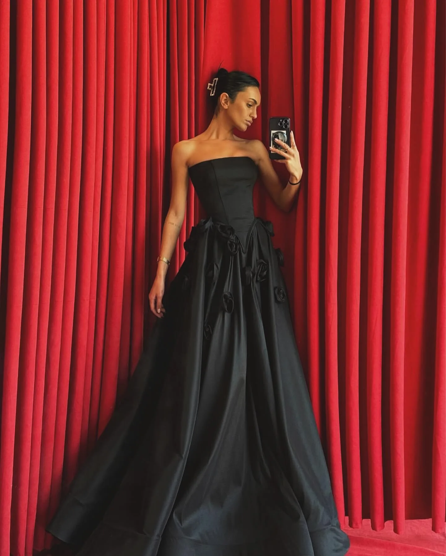 Customized Modern Strapless Jersey Sleeveless Flowers Evening Dresses Elegant Floor Length Celebrity Gowns Vestido De Noche
Customized Modern Strapless Jersey Sleeveless Flowers Evening Dresses Elegant Floor Length Celebrity Gowns Vestido De Noche