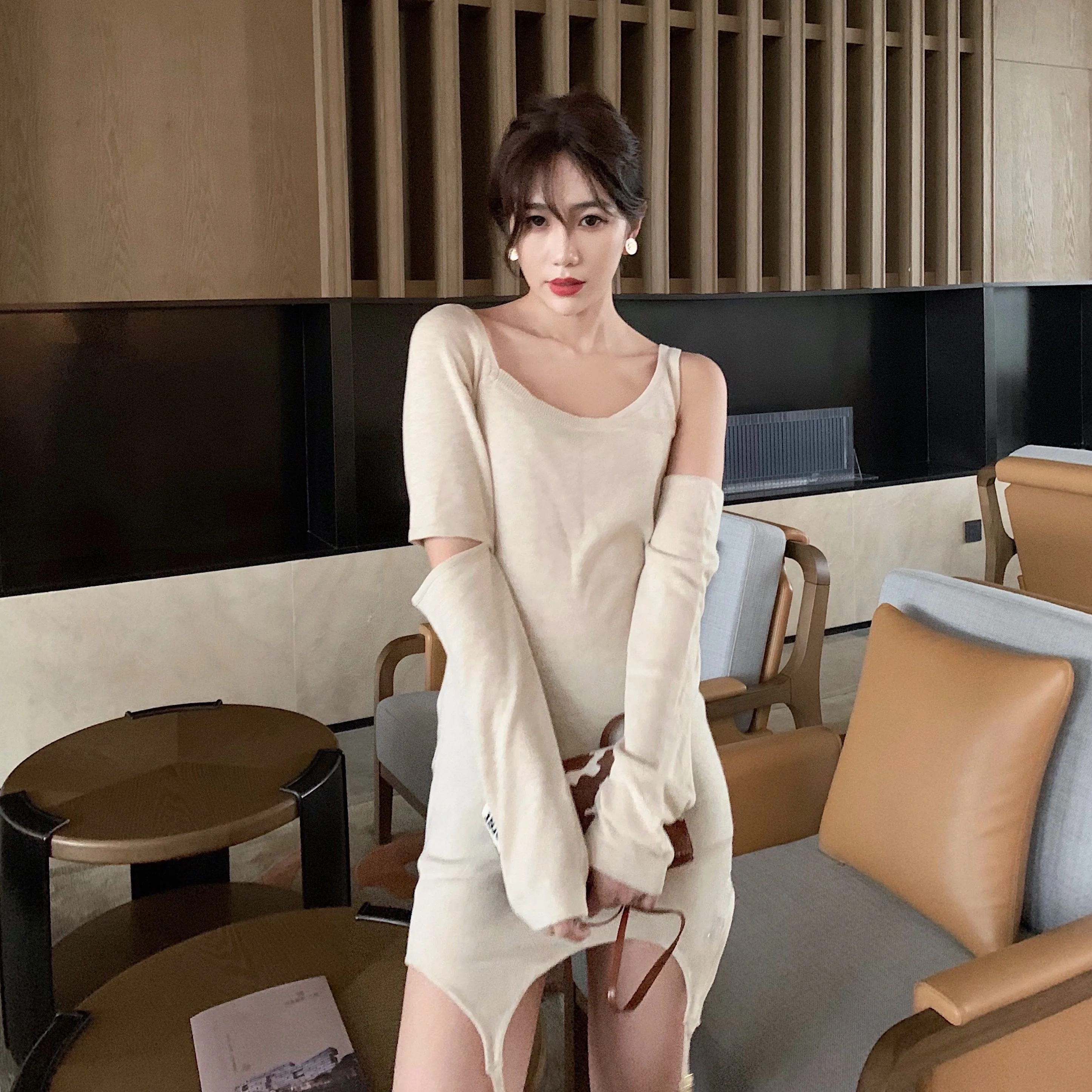 Юбка Amor Pure Desire из трикотажной ткани с блестками, с открытыми плечами, на бретельках, с высокой талией, для повседневной носки, длинная, спортивная
Юбка Amor Pure Desire из трикотажной ткани с блестками, с открытыми плечами, на бретельках, с высокой талией, для повседневной носки, длинная, спортивная