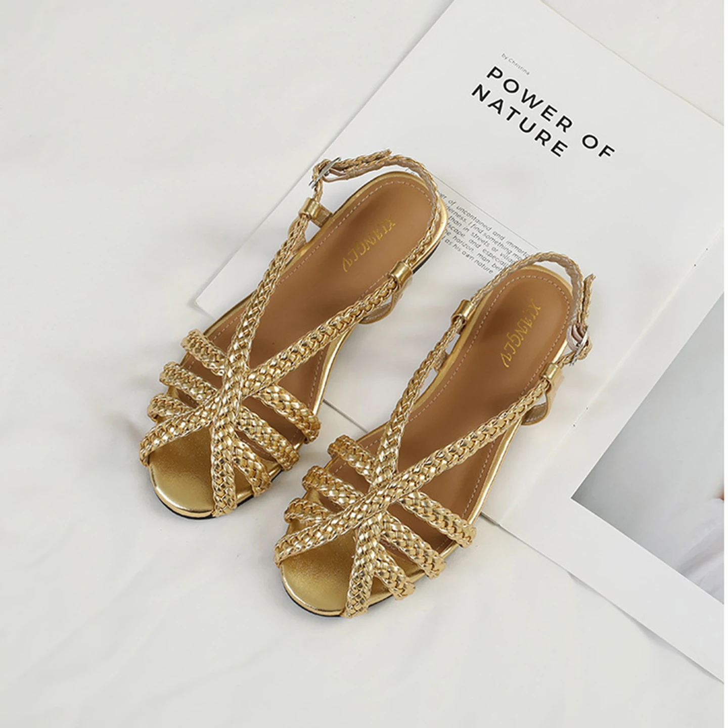 Retro Roman High Quality Handmade Womens Flat Sandals Women Brand Designer Shoes Summer Sexy Open Toe Beach Sandals Big size
Retro Roman High Quality Handmade Womens Flat Sandals Women Brand Designer Shoes Summer Sexy Open Toe Beach Sandals Big size
