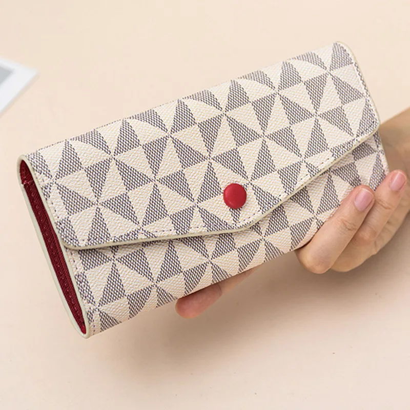 Trendy brand women's printed long Doudou wallet 2023 new fashion clutch bag multi-color card position mobile phone bag
Trendy brand women's printed long Doudou wallet 2023 new fashion clutch bag multi-color card position mobile phone bag