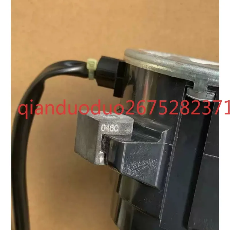 Suitable for Daikin second-hand air conditioner fan motor D83A-34 motor, internal machine FVXD71DV2CN FVXS71FV2CW
Suitable for Daikin second-hand air conditioner fan motor D83A-34 motor, internal machine FVXD71DV2CN FVXS71FV2CW