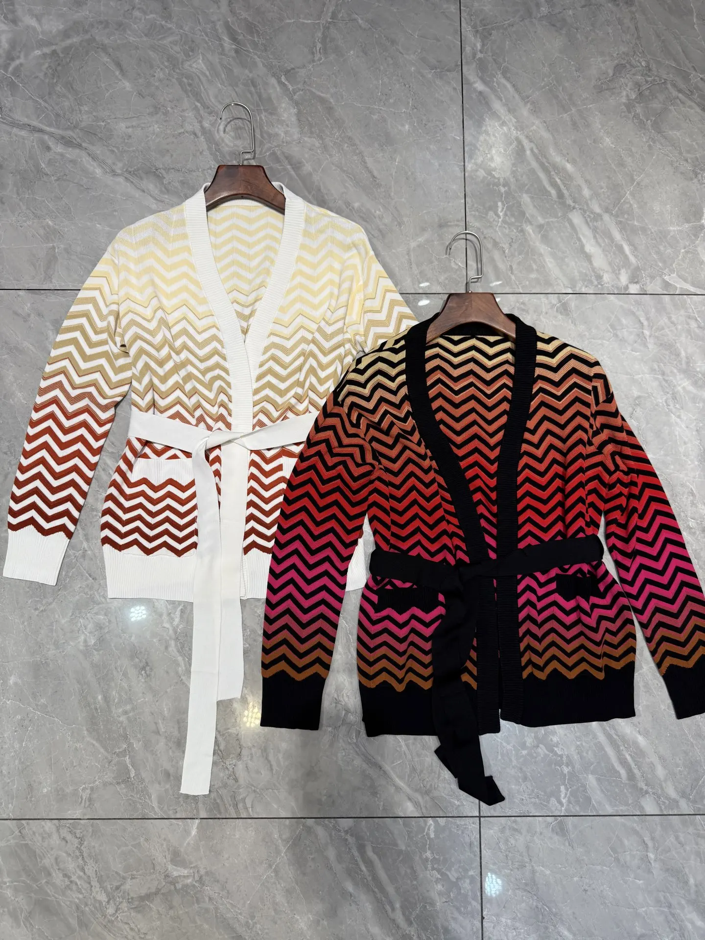 Gradient Color Striped Women Knitted Cardigan 2025 New Lace-up Waist V-Neck Long Sleeve Fashion Female Sweater
Gradient Color Striped Women Knitted Cardigan 2025 New Lace-up Waist V-Neck Long Sleeve Fashion Female Sweater